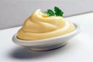 Pingin punya rambut indah dan sehat? Pakai mayonnaise saja!