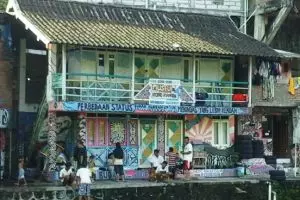 Uniknya bantaran sungai ini, tak cuma bersih tapi juga punya museum