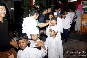 Kisah Hafidh Arrazi rutin berbagi kebahagian bersama anak panti asuhan