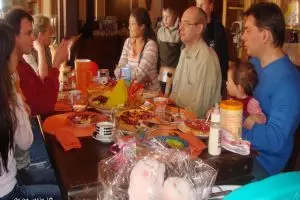 Ternyata orang Jerman doyan makan nasi tumpeng