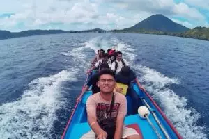 Nekat, cowok ini tinggalkan skripsi demi jelajahi Nusantara