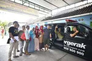 Ini cerita panjang ditemukannya Mbah To hingga diantar ke kampungnya