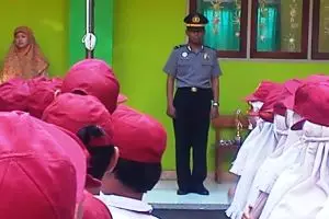 Di kota ini, inspektur upacara SD hingga SMA adalah polisi