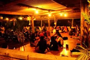 Pria ini raup omzet Rp 5 juta sehari semalam dari warung kopi