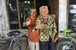 Ini foto-foto bahagia Mbah To bertemu dengan istrinya