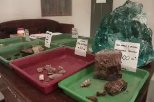 Ketika para mantan napi dan bekas preman diajari berjualan batu mulia