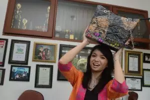 Hebat, Vania berdayakan warga eks Dolly lewat ecopreneurship