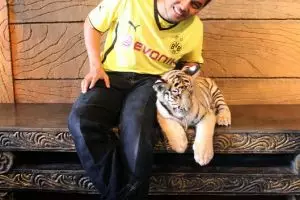 Kisah Anta, rela jadi tukang parkir demi bisa kuliah