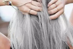 #GrannyHair, tren rambut abu-abu yang lagi hot di Instagram