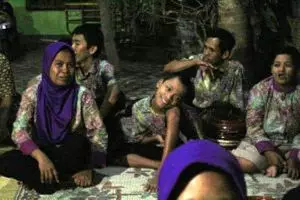 Hebat, Erwin remaja tuna daksa ini jago menulis & komputer