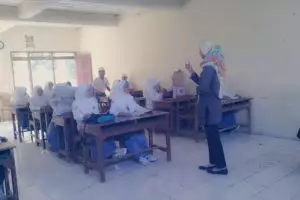 Tinggalkan fashion show, Nitta yang berhijab kini jadi guru honorer