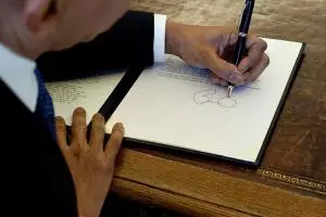 10 Hal menyedihkan yang cuma dirasakan si tangan kidal