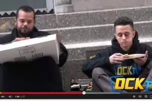 VIDEO: Tuna wisma yang rela berbagi makanan