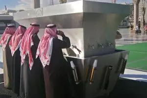 Selain sehat, zamzam juga berasal dari sumur terbesar dunia