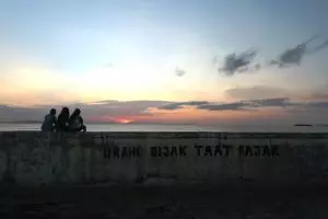 Wih, Tembok Berlin juga ada di Sorong, Papua loh...