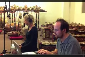 VIDEO: Bule ini mengaransemen lagu macapat jadi modern, keren banget!