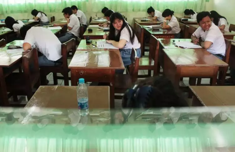 SMA di Bekasi swadaya tambah komputer dan genset untuk UN, salut!