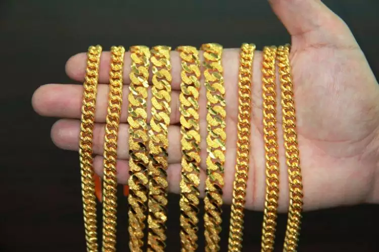 Memakai perhiasan emas berdampak buruk bagi kesehatan