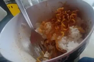 Kebiasaan unik cara makan ini cuma dimiliki orang Indonesia