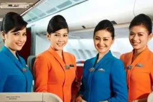 Tampil cantik ala pramugari saat menghadiri pesta pernikahan