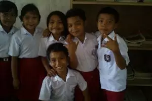 Mirisnya pendidikan di perbatasan, ruang kelas rusak & bukunya lawas