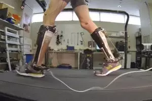 VIDEO: Sepatu boot ini bisa menghemat 7% energi saat berjalan