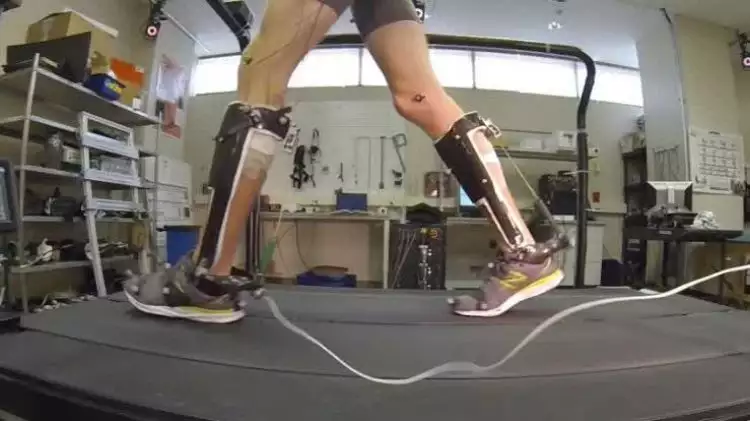 VIDEO: Sepatu boot ini bisa menghemat 7% energi saat berjalan
