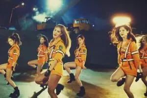Selain versi Korea, SNSD juga rilis 'Catch Me If You Can' versi Jepang