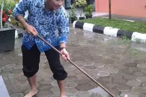 Cara mengajar guru ganteng Pekalongan yang tak biasa disenangi siswa