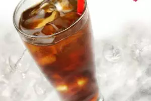 Minum es teh ternyata bisa picu penyakit batu ginjal