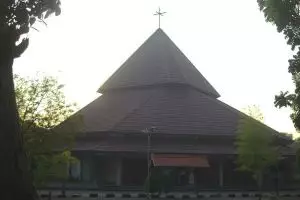 Ramai-ramai tua muda nabung demi punya jalan masuk gereja, inspiratif