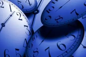 Wah, ternyata orang-orang paling bahagia saat jam 7 malam lho!