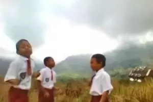 VIDEO: Kocak dan keren, 3 anak SD ini merdu nyanyikan lagu Batak