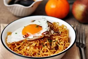 Ini 4 kandungan berbahaya yang terdapat di dalam mi instan
