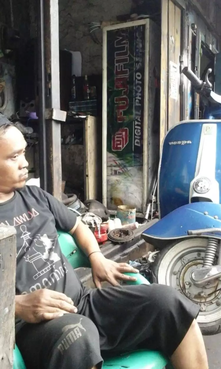 Bengkel tertua khusus Vespa di Indonesia ini dulunya bengkel onthel