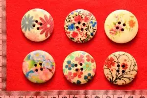 Beda perlakuan cewek dan cowok dari letak kancing baju