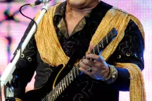 7 Lagu Rhoma Irama yang wajib kamu dengarkan, pesannya luar biasa