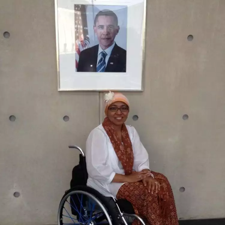 Risnawati, difabel pendiri lembaga pemberi kursi roda gratis