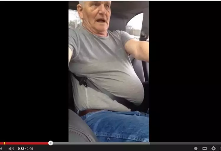 VIDEO: Kocak, lelaki terikat sabuk pengaman, ditonton 30 juta lebih
