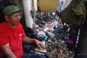 Ngadimin, 52 tahun jualan barang bekas meski kini sepi pembeli