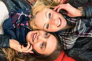 Kamu kudu punya 5 tipe teman seperti ini biar bisa hemat