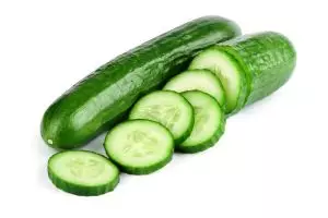 Kenapa selalu ada lalapan pada makanan bakaran? Ini alasannya