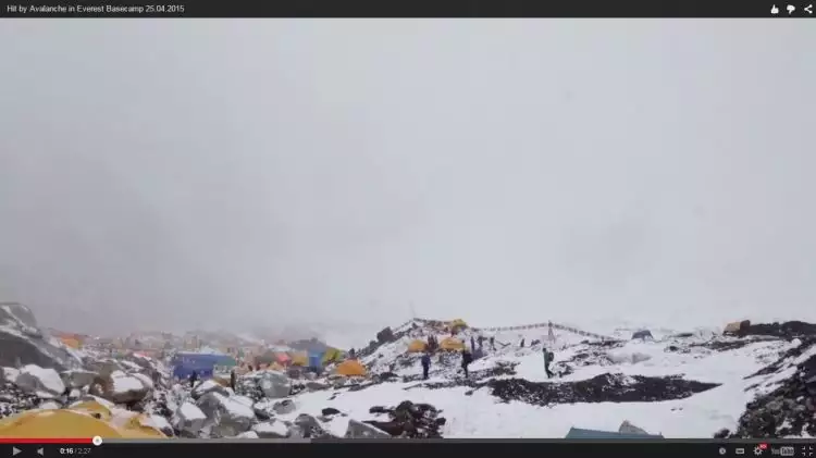 VIDEO: Bikin merinding, longsoran Everest bikin pendaki ketakutan