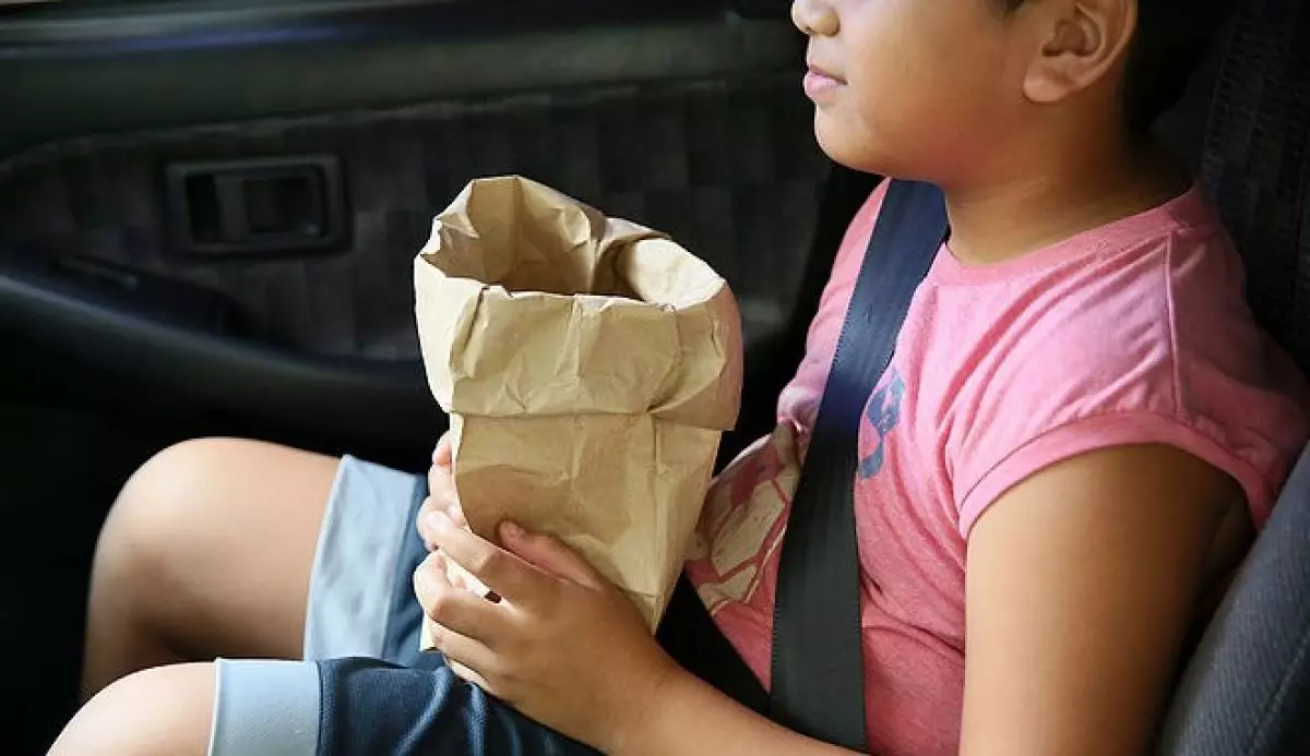 9 Cara agar kamu terhindar dari mabuk saat perjalanan