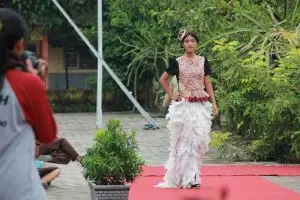 Ini cara unik anak-anak SMA peringati Hari Bumi, kreatif banget!