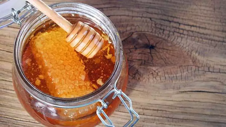 5 Manfaat madu untuk kulit dan rambut