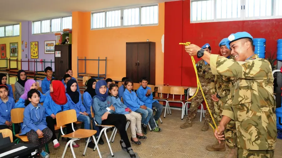 Kisah TNI, menjaga perdamaian Lebanon bersenjatakan atraksi sulap