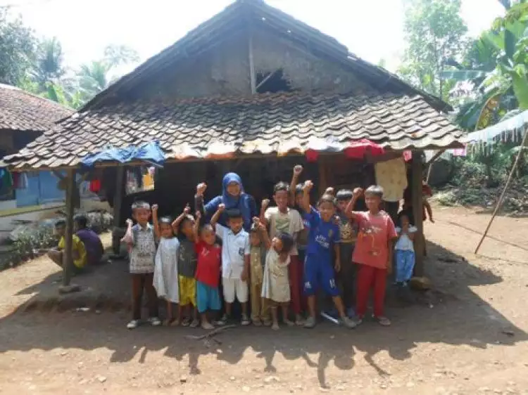Heni sukarela didik anak petani & warga miskin, pesertanya 5 kampung