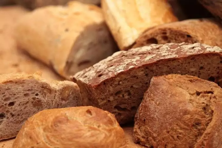 6 Alasan yang bikin kamu harus pikir-pikir lagi soal roti gandum