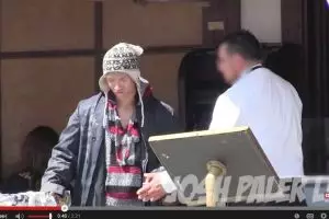 VIDEO: Beda perlakuan yang di dapat si kaya dan si miskin